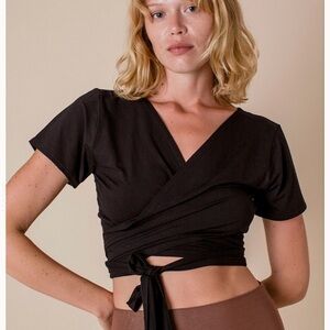 Indigo Luna Layla Wrap Top Black xs/s